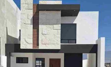 VENTA DE CASA CON DOS PLANTAS EN FRACC. PIAMONTE AL NORTE DE SALTILLO, COAH.