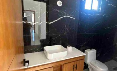 VENTA DE CASA CON DOS PLANTAS EN FRACC. PIAMONTE AL NORTE DE SALTILLO, COAH.