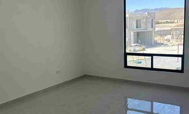 VENTA DE CASA CON DOS PLANTAS EN FRACC. PIAMONTE AL NORTE DE SALTILLO, COAH.