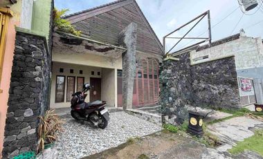 Rumah Nyaman dan Luas Strategis di Sumber Surakarta
