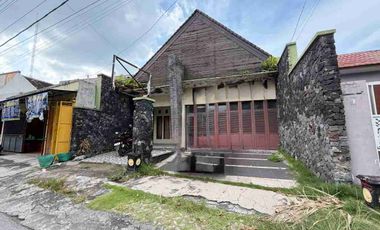 Rumah Nyaman dan Luas Strategis di Sumber Surakarta