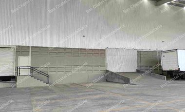Nave en Renta con Andénes y Oficinas
