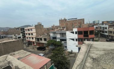 CASA EN ATE, A 3 CUADRAS DEL CENTRO COMERCIAL PURUCHUCO