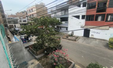 CASA EN ATE, A 3 CUADRAS DEL CENTRO COMERCIAL PURUCHUCO