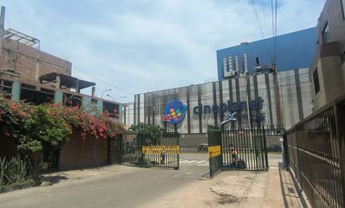 CASA EN ATE, A 3 CUADRAS DEL CENTRO COMERCIAL PURUCHUCO