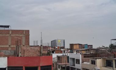 CASA EN ATE, A 3 CUADRAS DEL CENTRO COMERCIAL PURUCHUCO