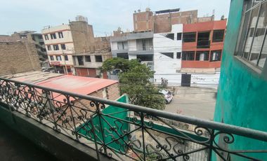 CASA EN ATE, A 3 CUADRAS DEL CENTRO COMERCIAL PURUCHUCO