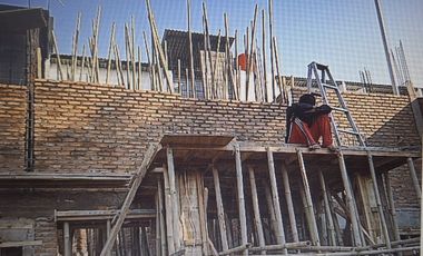 Dijual Rumah Mewah Strategis 3 Lantai Furnished Sumur Bor JakBar