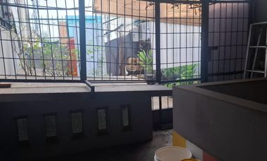 Dijual Rumah Mewah Strategis 3 Lantai Furnished Sumur Bor JakBar