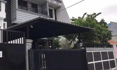 Dijual Rumah Mewah Strategis 3 Lantai Furnished Sumur Bor JakBar