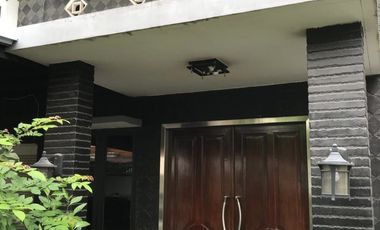 Dijual Rumah Mewah Strategis 3 Lantai Furnished Sumur Bor JakBar