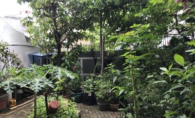 Dijual Rumah Mewah Strategis 3 Lantai Furnished Sumur Bor JakBar