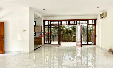 Rumah Bagus Dalam Compound di Kemang, Jakarta Selatan