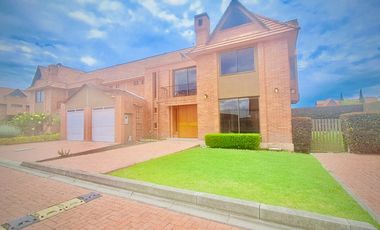 CASA  CAMPESTRE EN VENTA SECTOR CONJUNTO RESIDENCIAL SANTA BIBIANA II CAJICA
