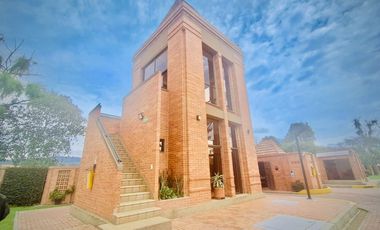 CASA  CAMPESTRE EN VENTA SECTOR CONJUNTO RESIDENCIAL SANTA BIBIANA II CAJICA