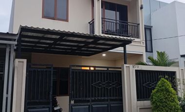 Di Jual rumah 2 lantai Bagus di Taman Gigi Jaka setia Bekasi Selatan