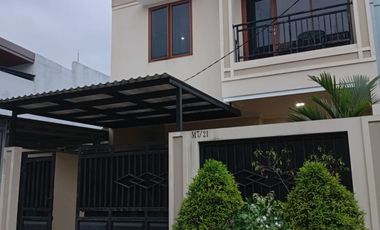 Di Jual rumah 2 lantai Bagus di Taman Gigi Jaka setia Bekasi Selatan
