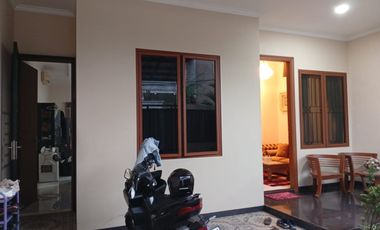 Di Jual rumah 2 lantai Bagus di Taman Gigi Jaka setia Bekasi Selatan