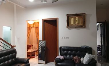 Di Jual rumah 2 lantai Bagus di Taman Gigi Jaka setia Bekasi Selatan