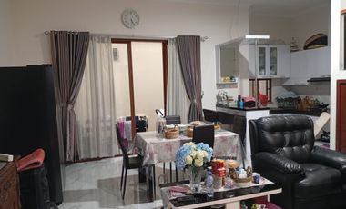 Di Jual rumah 2 lantai Bagus di Taman Gigi Jaka setia Bekasi Selatan