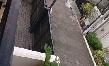 Di Jual rumah 2 lantai Bagus di Taman Gigi Jaka setia Bekasi Selatan