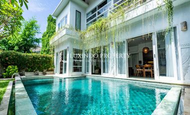 DIJUAL VILLA DENGAN 5 KAMAR TIDUR DI SANUR