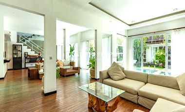 DIJUAL VILLA DENGAN 5 KAMAR TIDUR DI SANUR