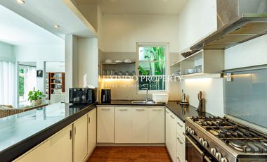 DIJUAL VILLA DENGAN 5 KAMAR TIDUR DI SANUR