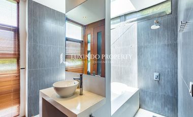 DIJUAL VILLA DENGAN 5 KAMAR TIDUR DI SANUR