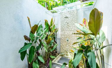 DIJUAL VILLA DENGAN 5 KAMAR TIDUR DI SANUR