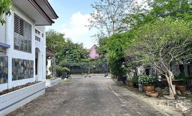 Mueang Ek Village (812)