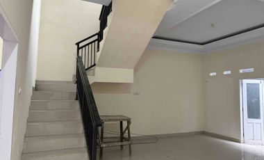 DI SEWAKAN RUMAH BARU RENOVASI