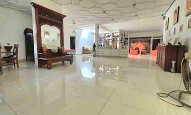 Ruang Usaha plus Gudang Luas 2800m² dan Rumah Mewah Akses Jalan Raya Dekat Tol