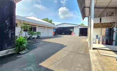 Ruang Usaha plus Gudang Luas 2800m² dan Rumah Mewah Akses Jalan Raya Dekat Tol