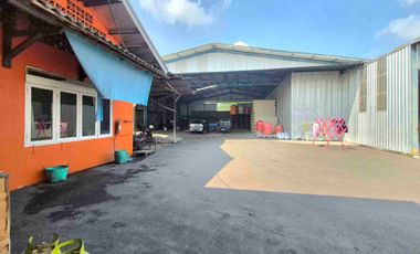 Ruang Usaha plus Gudang Luas 2800m² dan Rumah Mewah Akses Jalan Raya Dekat Tol