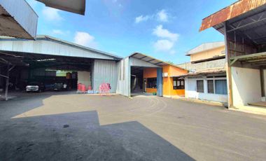 Ruang Usaha plus Gudang Luas 2800m² dan Rumah Mewah Akses Jalan Raya Dekat Tol