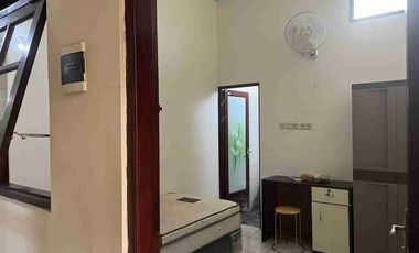 Rumah Kost 2lt Tengah Kota dekat Jln Raya Adi Sucipto