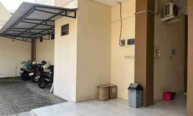Rumah Kost 2lt Tengah Kota dekat Jln Raya Adi Sucipto