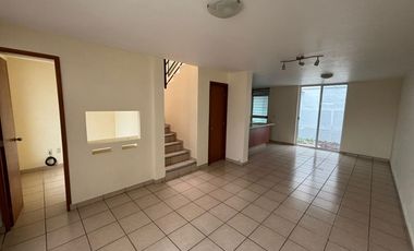 Casa en renta en Cerro del Tesoro — 3 recámaras, 2 baños y medio, cochera para 2 autos