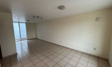 Casa en renta en Cerro del Tesoro — 3 recámaras, 2 baños y medio, cochera para 2 autos