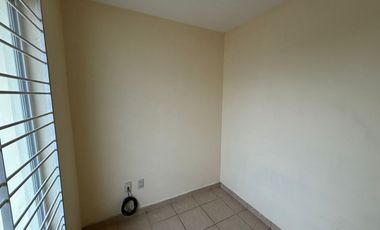 Casa en renta en Cerro del Tesoro — 3 recámaras, 2 baños y medio, cochera para 2 autos