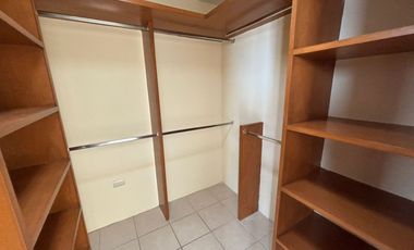 Casa en renta en Cerro del Tesoro — 3 recámaras, 2 baños y medio, cochera para 2 autos