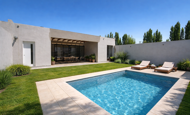 Casa a estrenar 3 dormitorios con pileta | Barrio La Consuelo, Centenario | Apto crédito