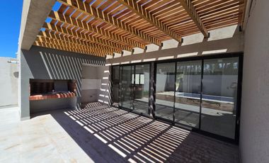 Casa a estrenar 3 dormitorios con pileta | Barrio La Consuelo, Centenario | Apto crédito