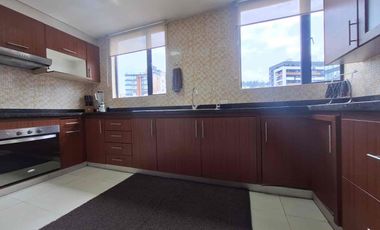 Departamento en renta amoblado de 4 habitaciones en sector Megamaxi, Quito  221 m², Penthouse con guardianía