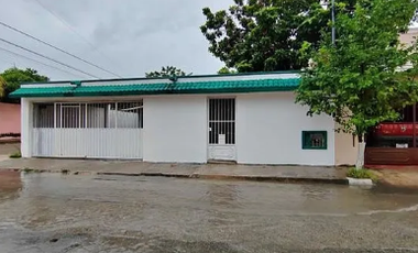 CASA EN VENTA, ESQUINA, TERRENO EXCEDENTE