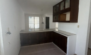 CASA EN VENTA, ESQUINA, TERRENO EXCEDENTE