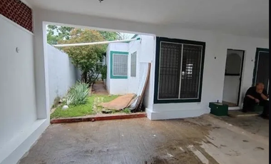 CASA EN VENTA, ESQUINA, TERRENO EXCEDENTE