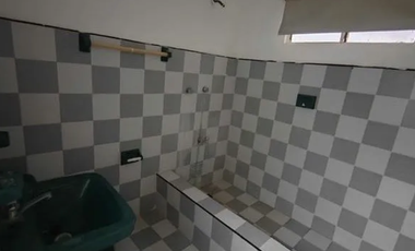 CASA EN VENTA, ESQUINA, TERRENO EXCEDENTE