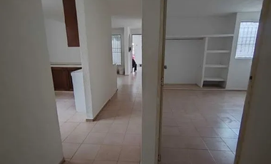 CASA EN VENTA, ESQUINA, TERRENO EXCEDENTE